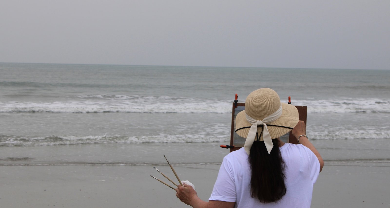 Heather Collins painting en plein air at the beach