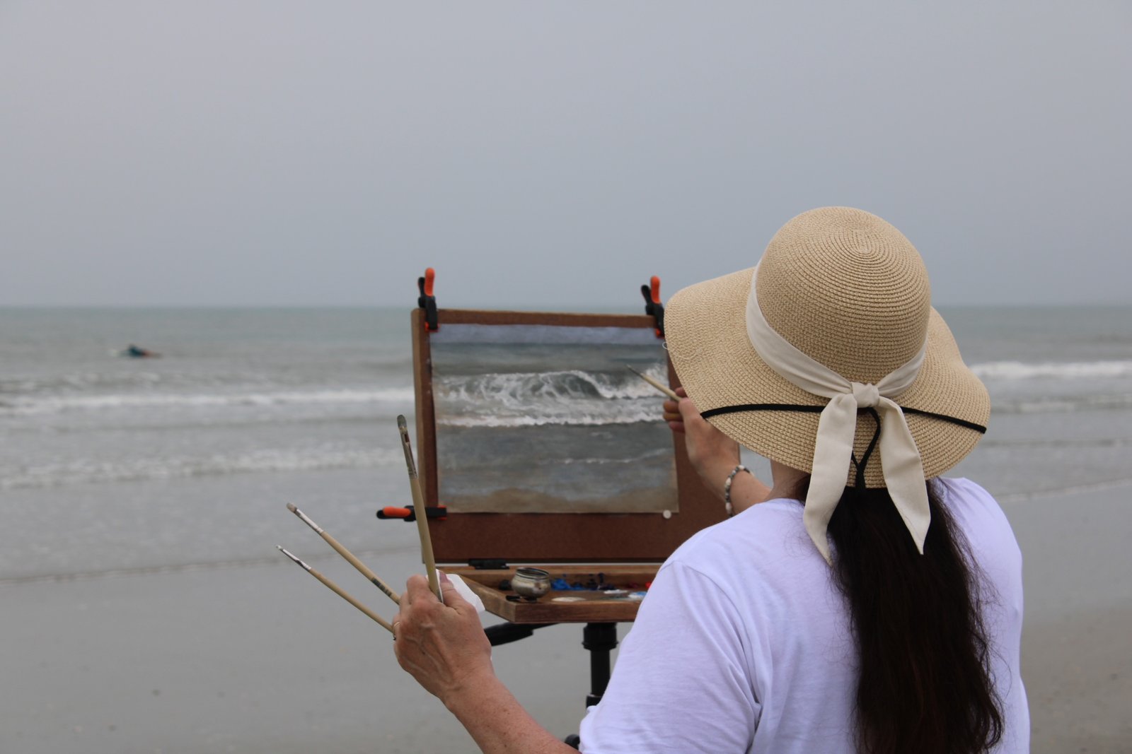 Heather Collins painting en plein air at the beach