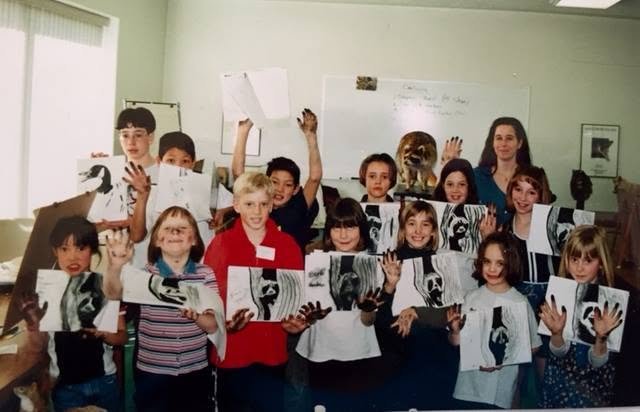 Heather Collins teaching a youth drawing class